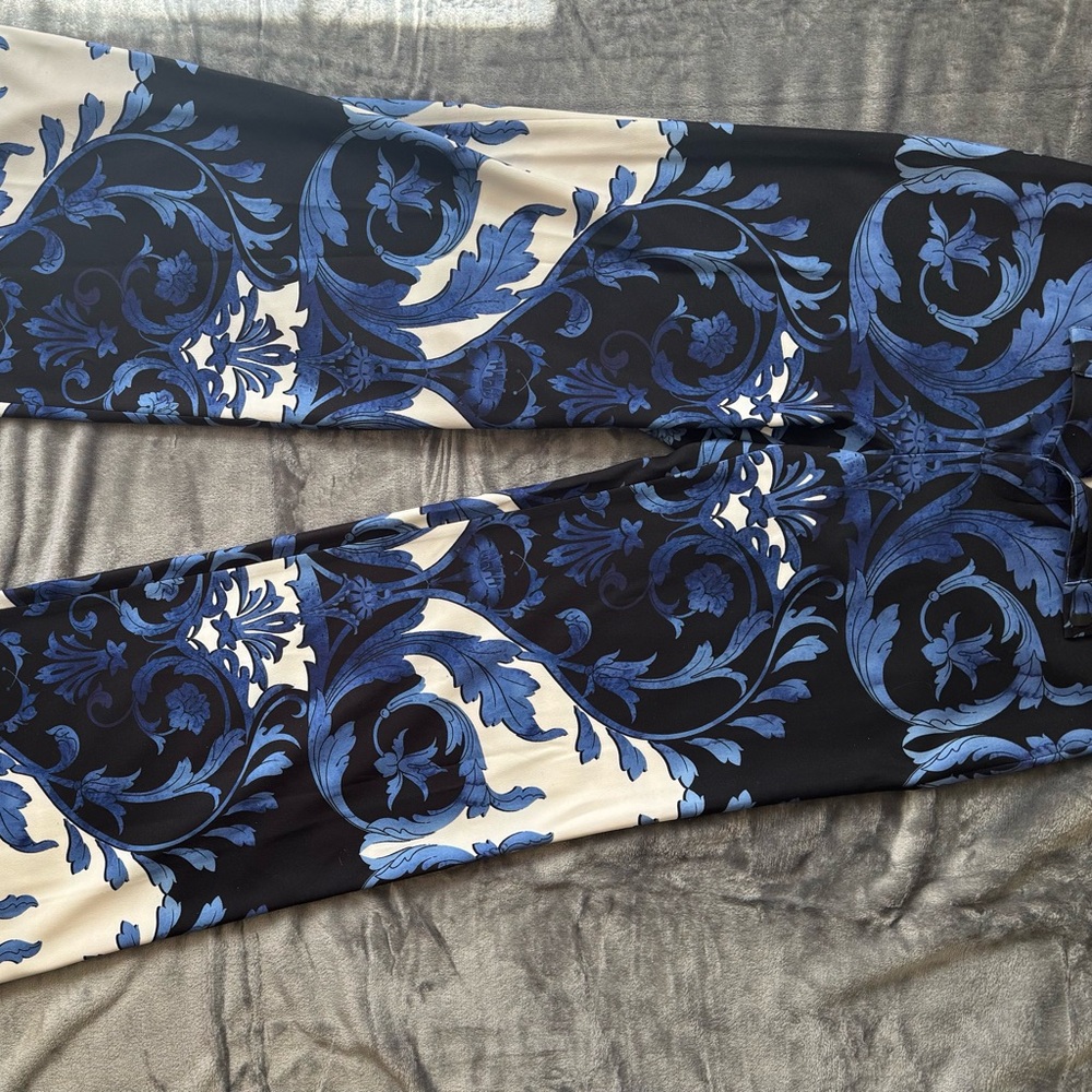 Alice + Olivia Black and Blue Patterned Pants